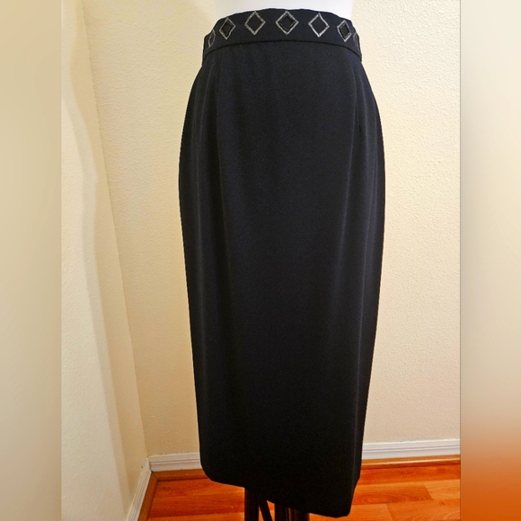 FELICE Two Piece Ladies Elegant Navy Suit - Picture 3 of 8